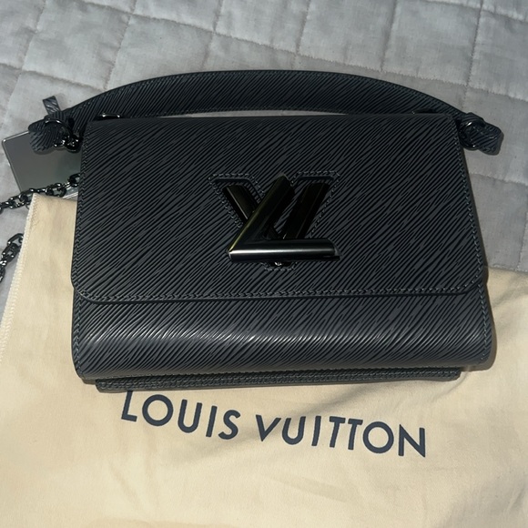 NWT Louis Vuitton MM Twist in Epi Etain - Picture 10 of 13